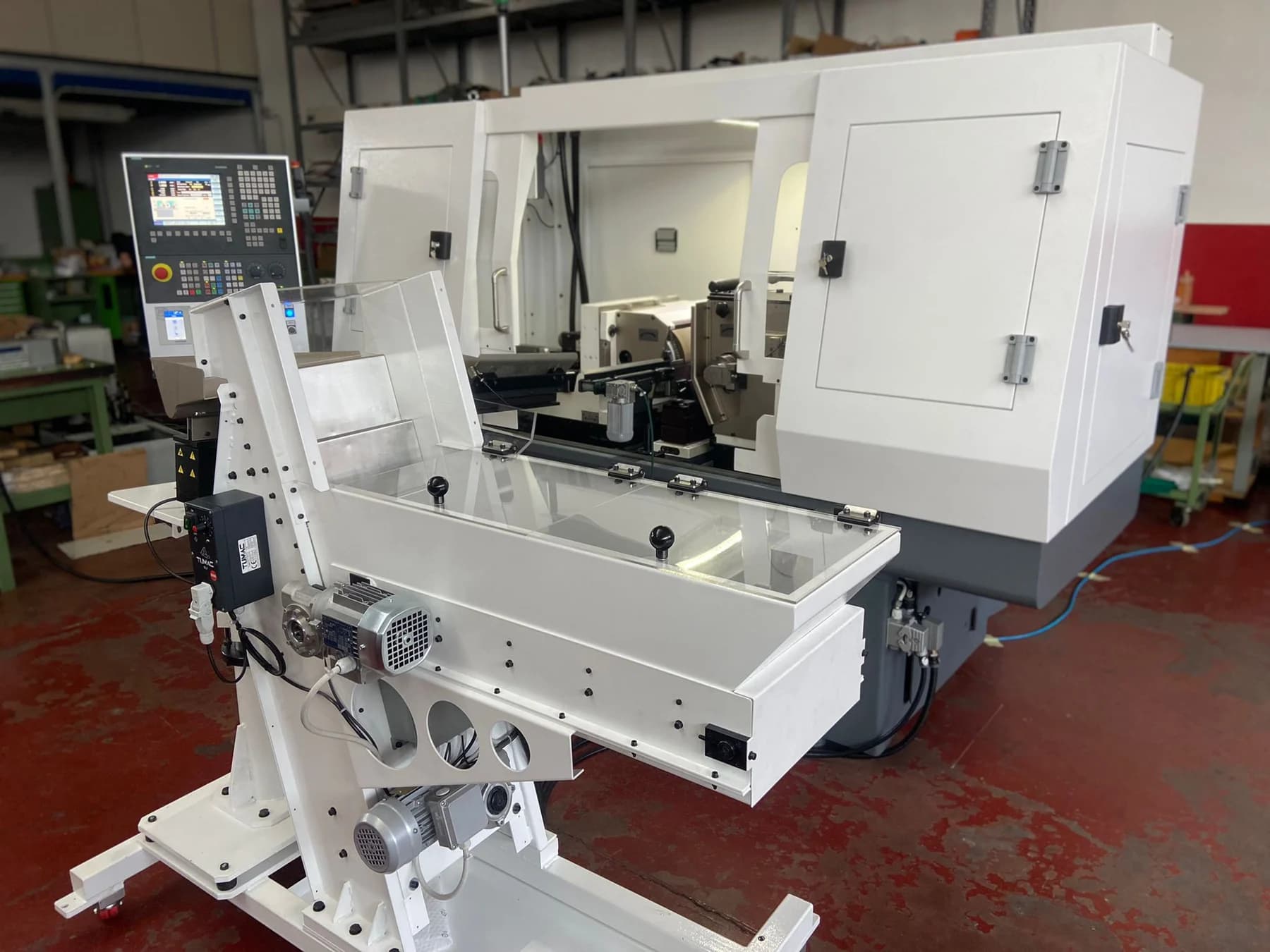 Agathon 350 SL, side view of the machine and the loader