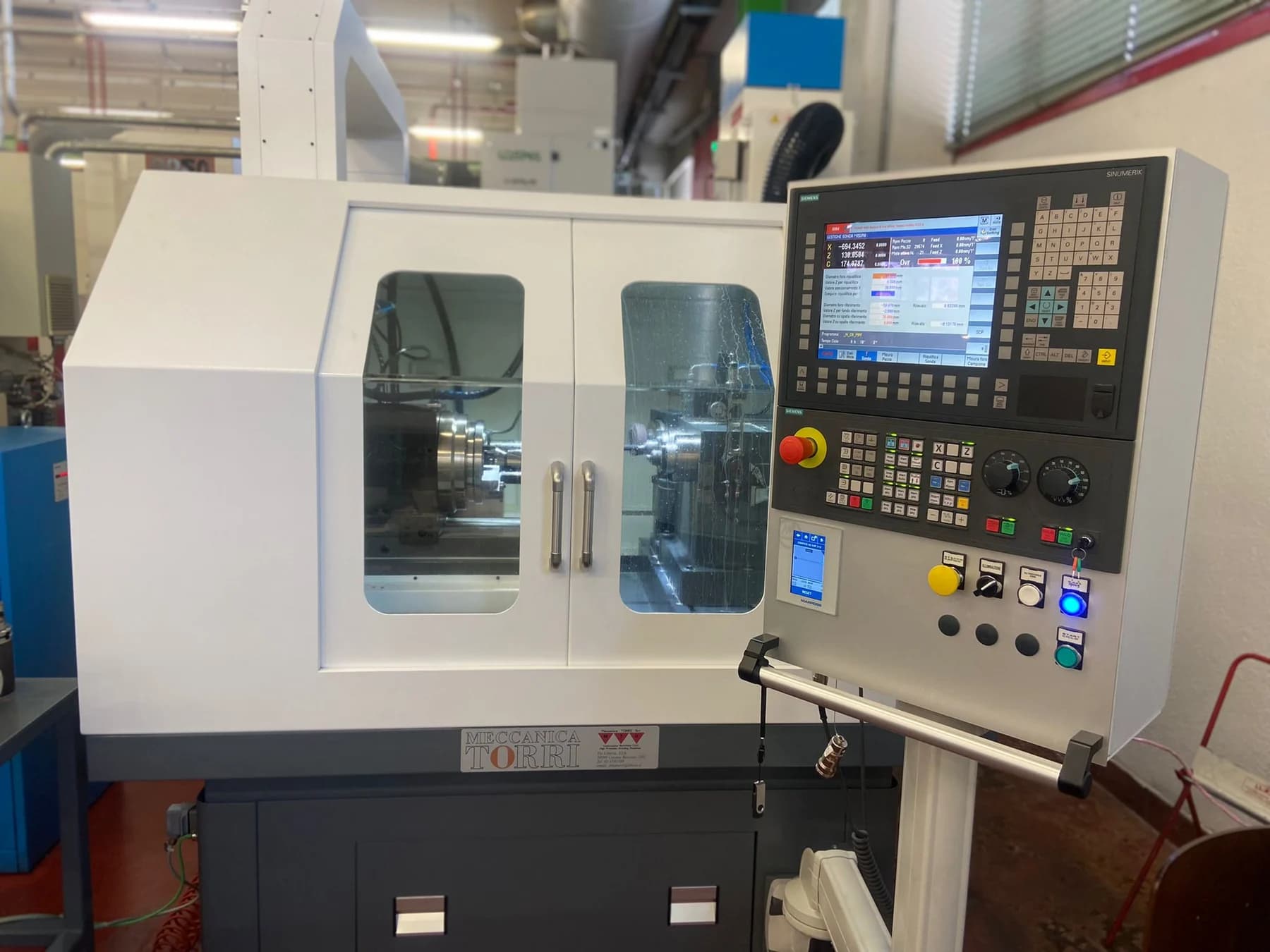 MTH I-2S_E-1S CNC, vista frontale con pannello Siemens